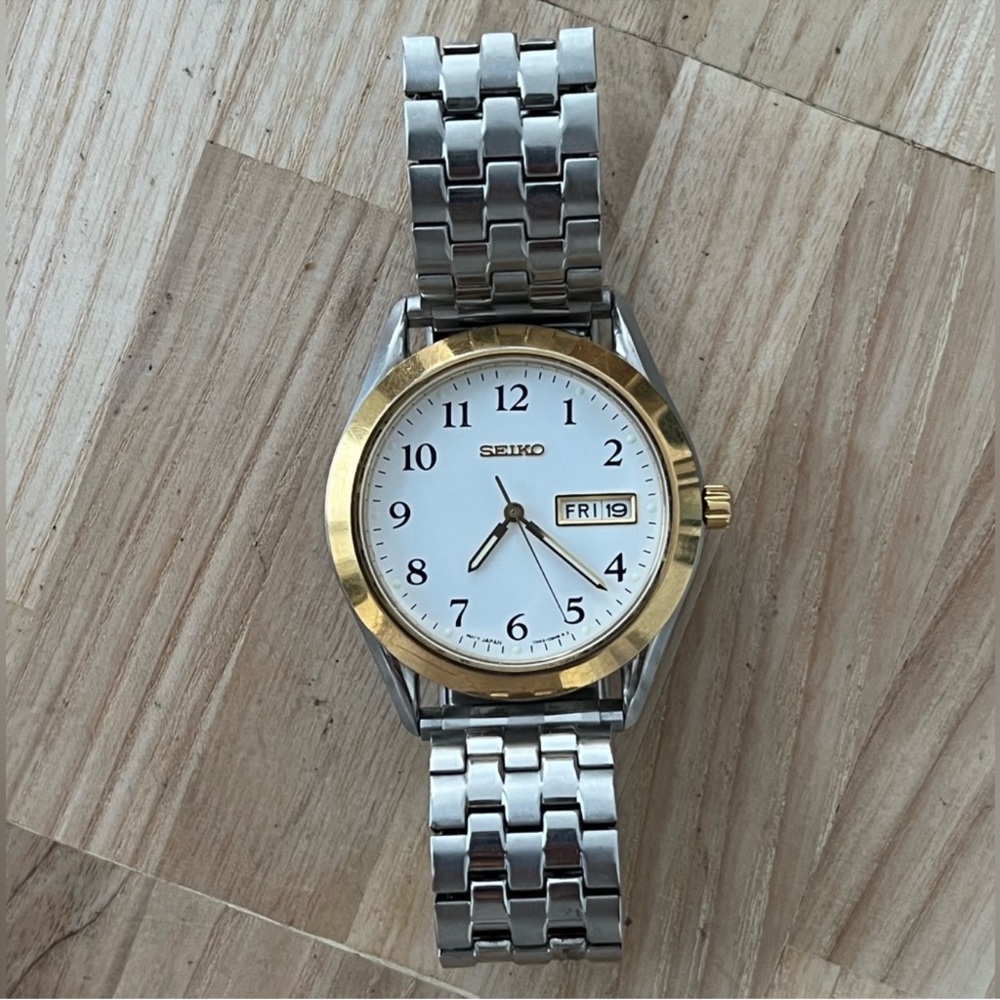 Seiko Men's Watch Stainless Stretch Bracelet Gold Case White Dial Date Window - Picture 3 of 11